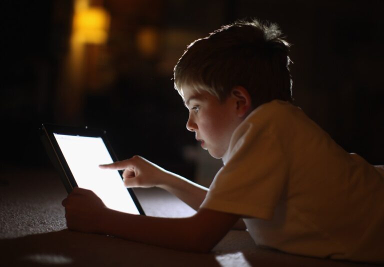 kid-tablet-GettyImages-135280997.jpg