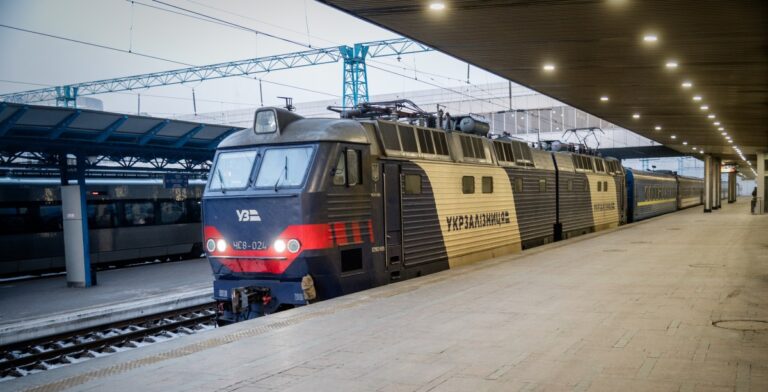 Ukrzaliznytsia-ukraine-train.jpg