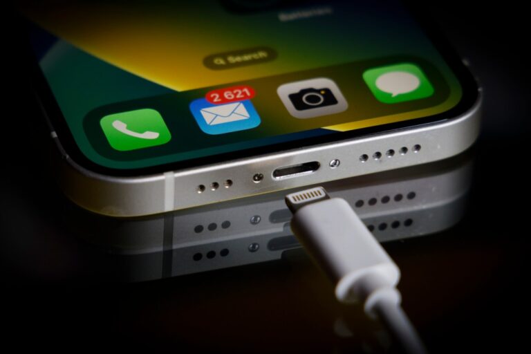 iphone-usb-lighting-charging-cable.jpg