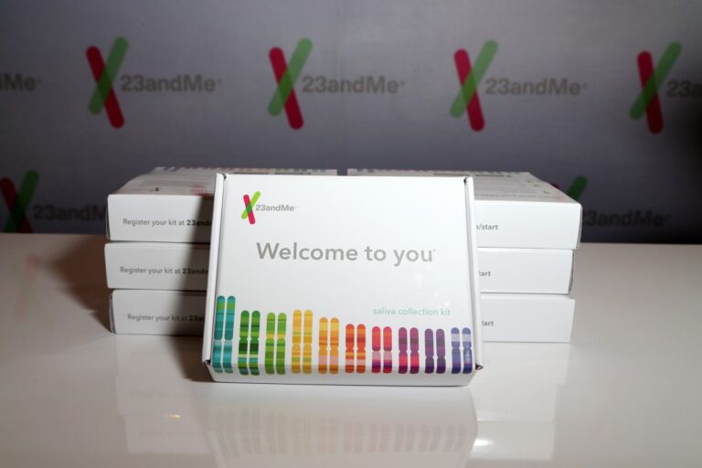 23-and-me-logo-and-box.jpg