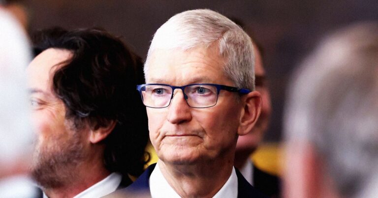Apple-Antitrust-Judge-Business-2194365320.jpg