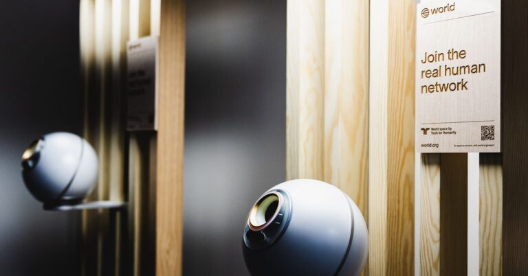 Worldcoin-Orb-SF-Store-Business-6.jpg