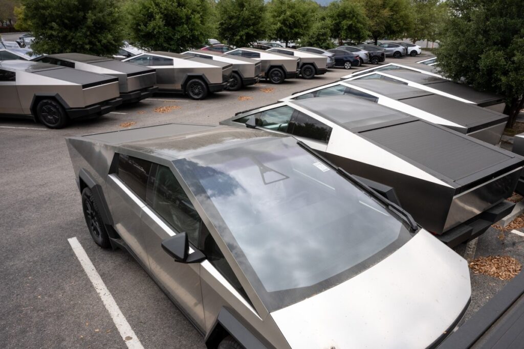 tesla-cybertruck-fleet.jpg