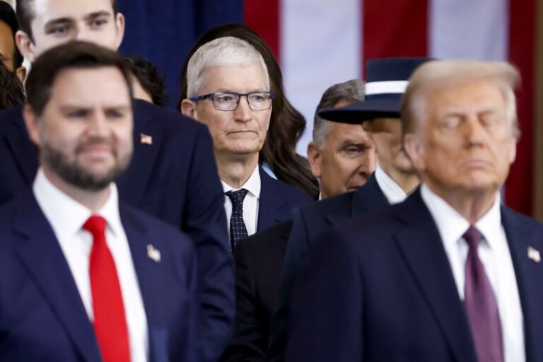 tim-cook-and-donald-trump-GettyImages-2194374835.jpg
