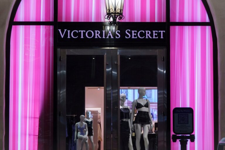victoria-secret-2207321089.jpg