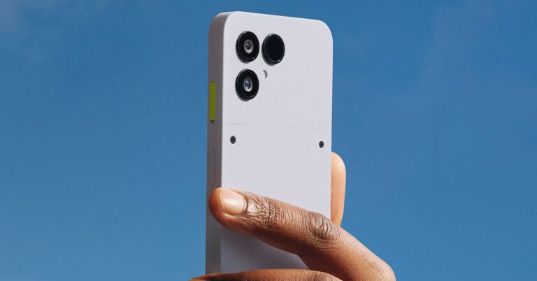 Fairphone-Proves-You-DonE28099t-Give-a-Damn-Gear54612585841_5f9fe29032_o.jpg