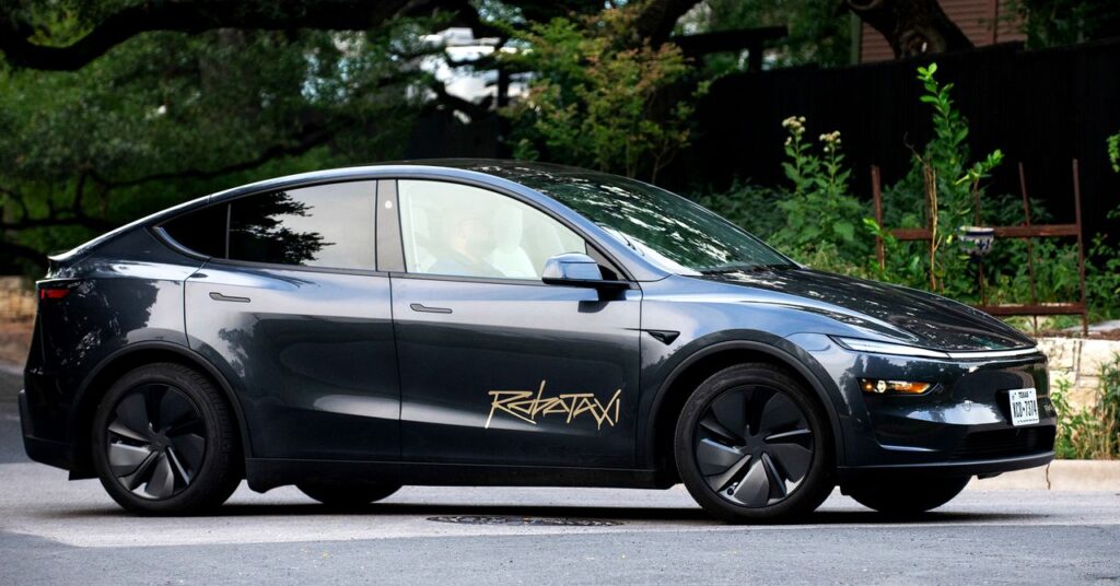 Tesla-Robotaxi-SF-Gear-2220716767.jpg