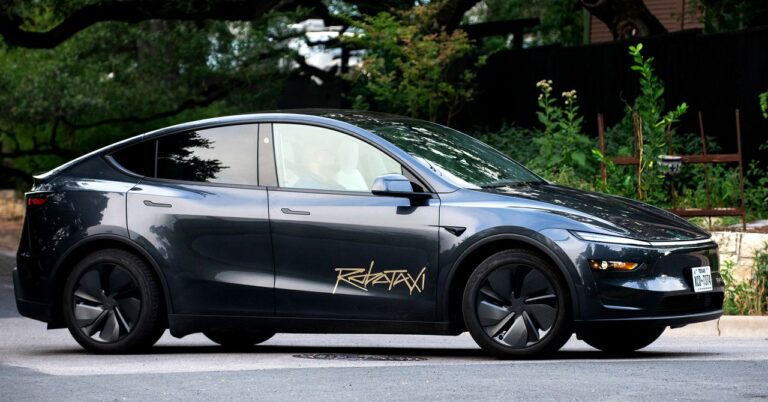 Tesla-Robotaxi-SF-Gear-2220716767.jpg