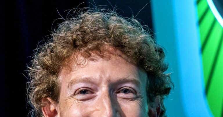 Zuck-Welcomes-Superintelligence-Team-Business-2170596573.jpg