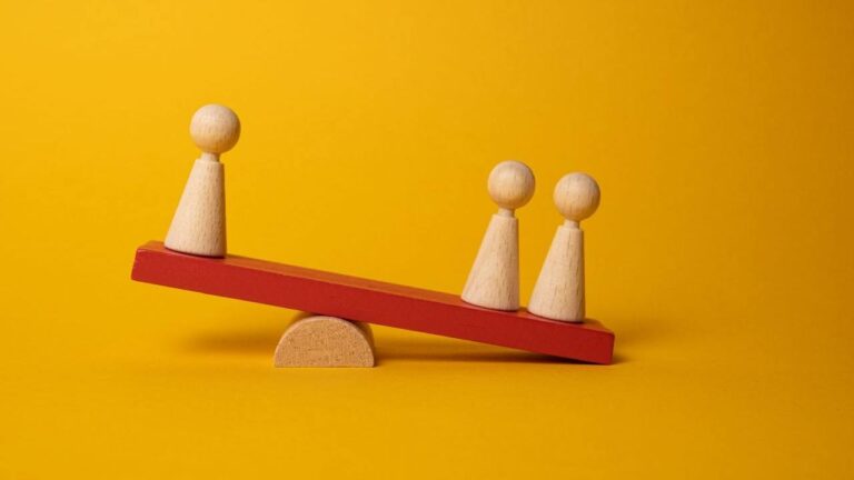 bitcoin-seesaws-as-stocks-slip.jpg