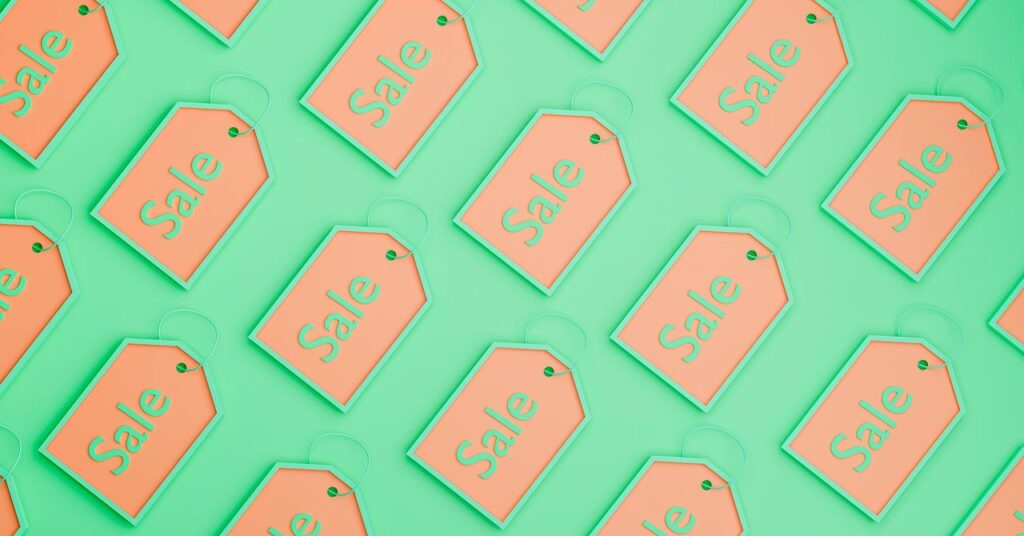 Sale-tags-discount-green-orange-GettyImages-1349824744-Hector-Roqueta-Rivero-cropped.jpg