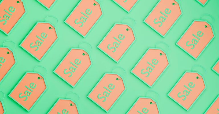 Sale-tags-discount-green-orange-GettyImages-1349824744-Hector-Roqueta-Rivero-cropped.jpg