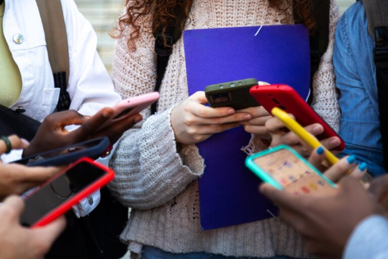 teens-teenagers-GettyImages-2158370531.jpg