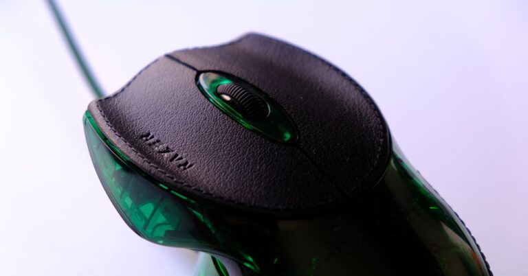 Razer-Boomslang-source-Henri-Robbins.jpg