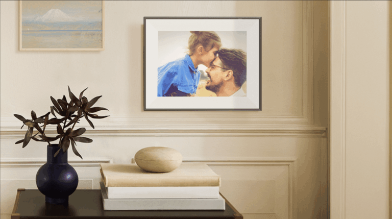 Aura-Ink-Graphite-Lifestyle-Wallmount-Horizontal.png