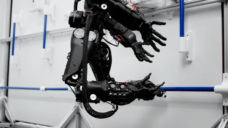 a-four-armed-robot-for-zero-gravity-work-could-save-140000-an-hour.png