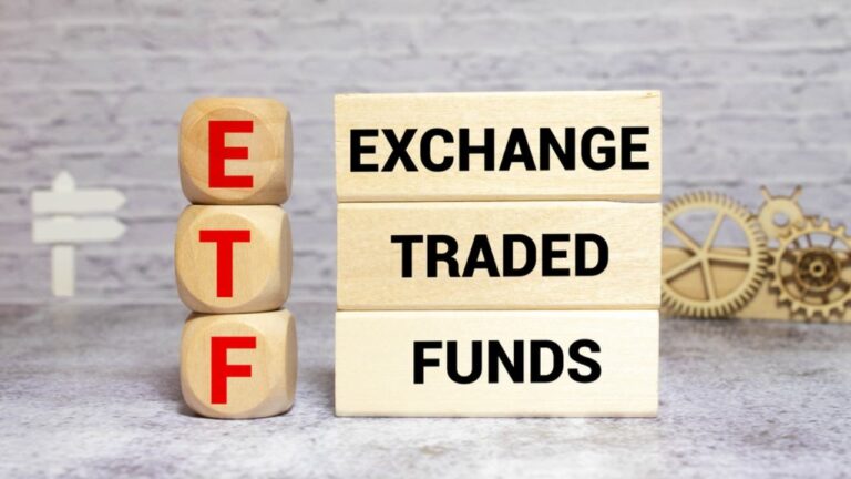 bitcoin-etf-outflows-ease-to-316-million-while-xrp-and-hype-gain-momentum_nwmk.jpg