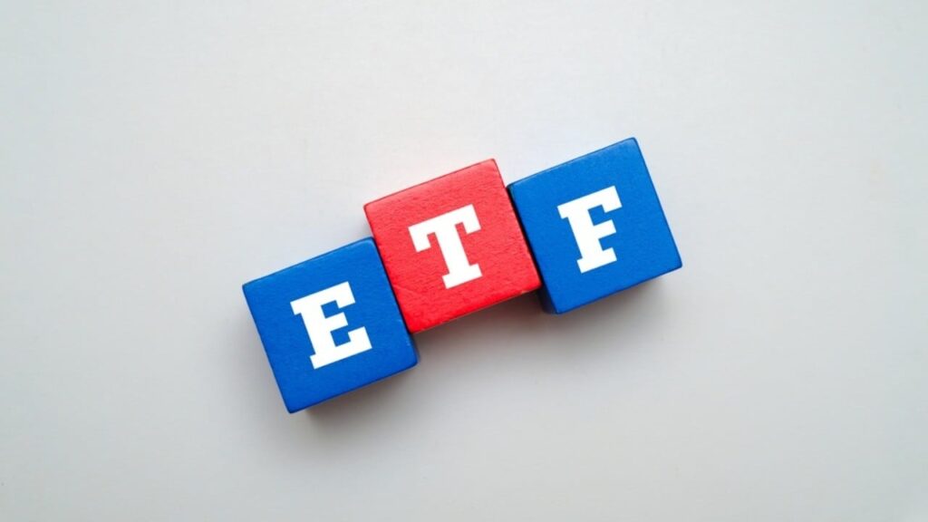 blackrocks-ibit-loses-182-million-as-bitcoin-etf-outflows-reach-114-million.jpg