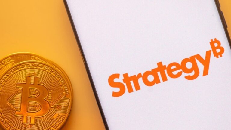 grayscale-strategy-struggles-to-buy-more-btc_nwmk.jpg