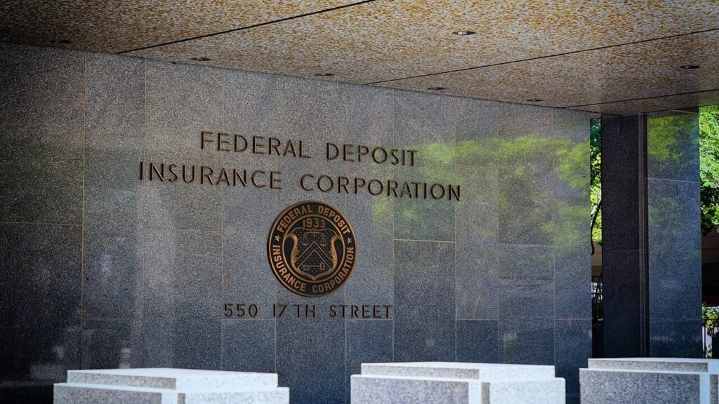 us-banks-post-80-billion-in-profit-as-unrealized-losses-swell-to-325-billion2_nwmk.jpg