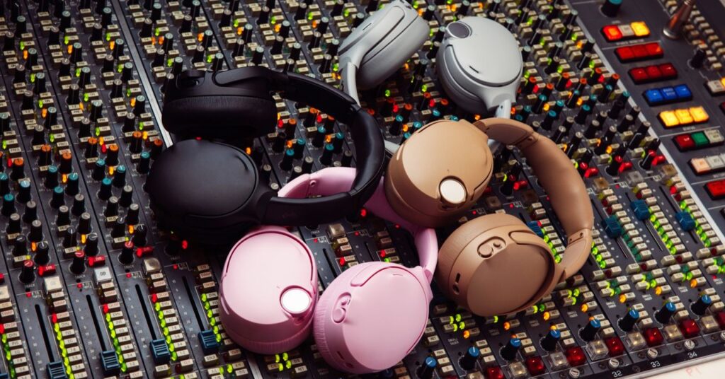 Skullcandy_Crusher_1080_ANC_Family_Press_Images_9645.jpg