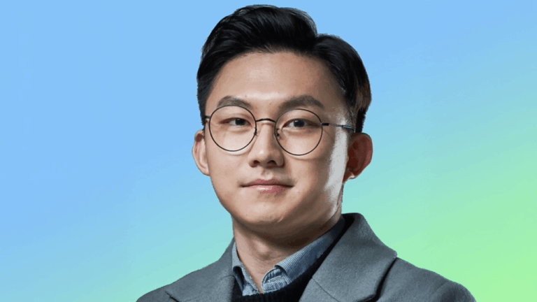 as-top-analysts-turn-bearish-on-bitcoin-cryptoquants-ceo-stands-almost-alone.png