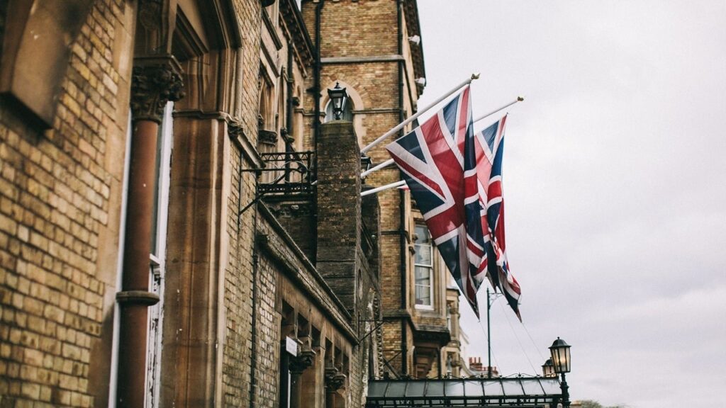 binance-and-cz-sued-for-150-million-in-uk-over-unauthorized-derivatives-sold-to-1700-traders2_nwmk.j.jpeg