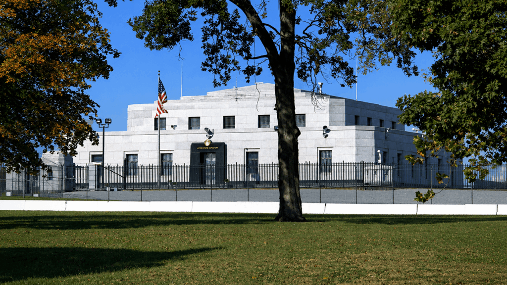 fort-knox-standoff-treasury-secretary-bessent-says-all-the-gold-is-there-skeptics-demand-an-audit.pn_.png