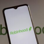 robinhood-chain-tops-560-million-in-daily-dex-volume-fueled-by-meme-coin-boom.jpg