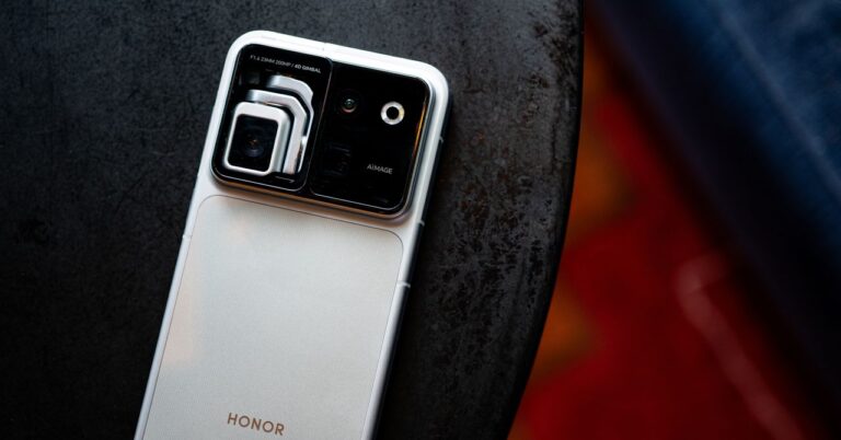 Honor20Robot20Phone20SOURCE20Julian20Chokkattu.jpg