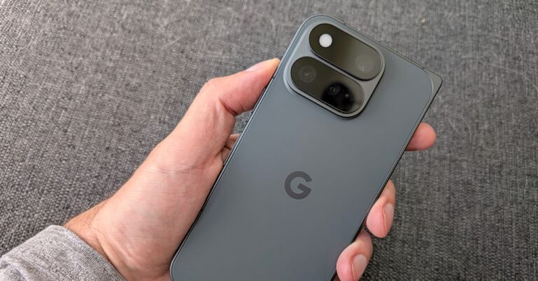 Pixel201120Pro20Fold20820SOURCE20Simon20Hill.jpg