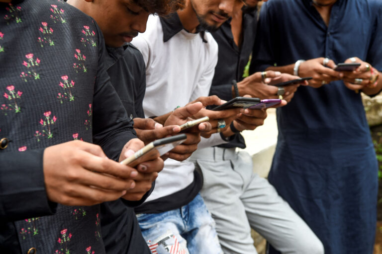 india-internet-users-getty.jpg