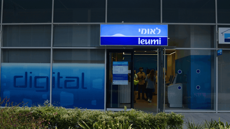 israels-oldest-bank-bets-big-on-bitcoin-ether-and-solana-trading.png