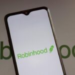 robinhood-tops-binance-bstocks-with-862800-holders-in-2-months.jpg