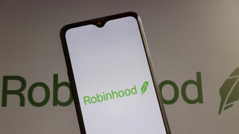 robinhood-tops-binance-bstocks-with-862800-holders-in-2-months.jpg