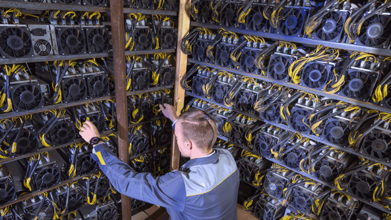 zcash-price-spike-fuels-massive-mining-profits-and-hashrate-boom-1024x576.png