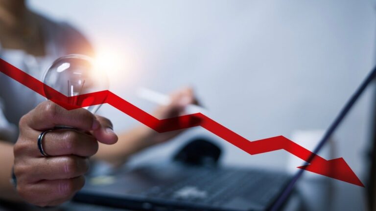 blockchain-revenues-plunge-30-but-a-new-growth-engine-emerges.jpg
