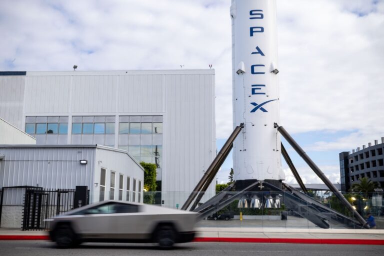 space-tesla-cybertruck.jpg